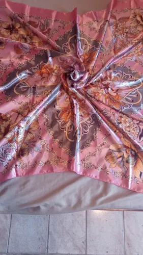 Lenço poliéster - Rosa Floral