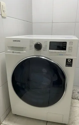 Máquina de lavar lava e seca