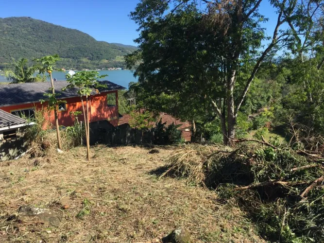 Terreno de 1752.59m² no bairro Ribeirao Da Ilha