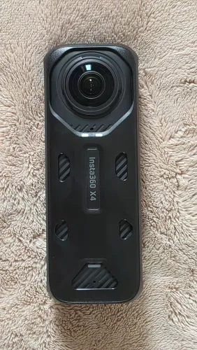Insta 360 X4