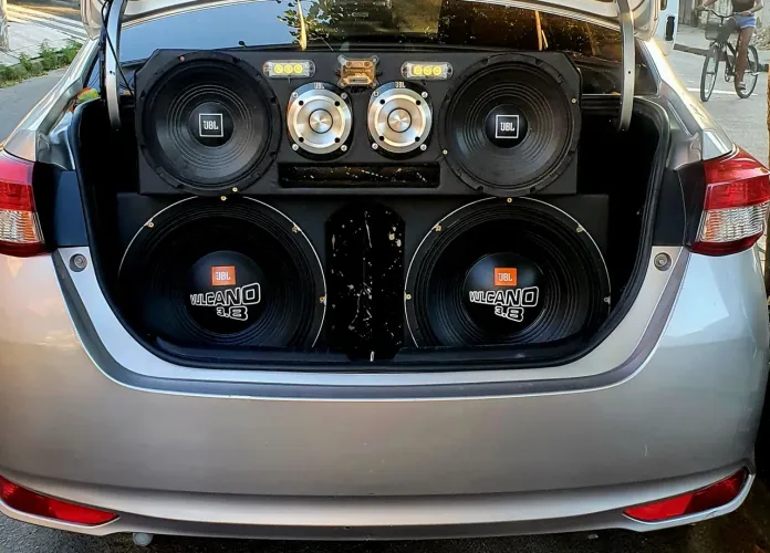 Som automotivo JBL + TARAMPS