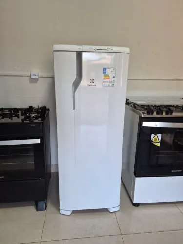 Geladeira Electrolux SEMINOVA 240 litros