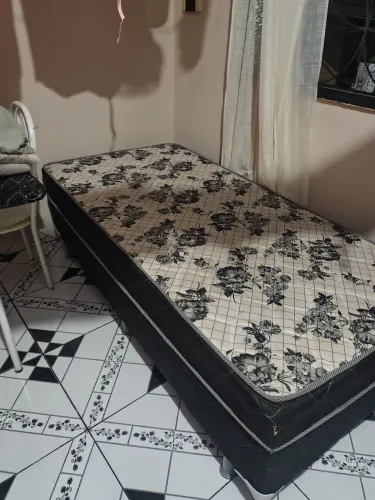 Cama solteiro nova