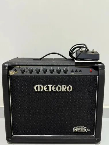 Amplificador de guitarra meteoro nitros