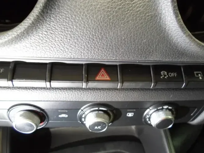 Botão Alerta Tração Audi A3 Sedan 1.4 Tfsi 2016 Preto