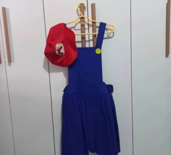 Duas fantasias Mario e Luigi
