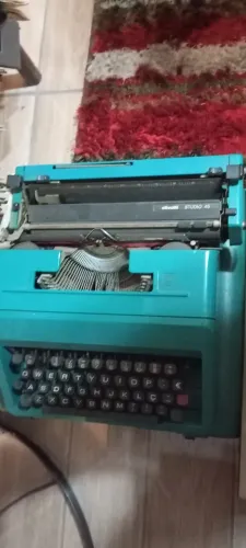 Máquina de escrever Olivetti