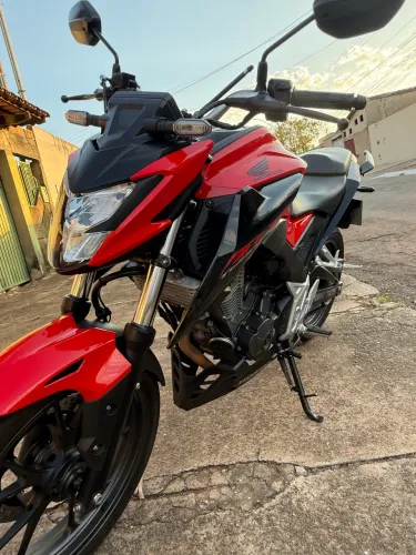 CB 300F