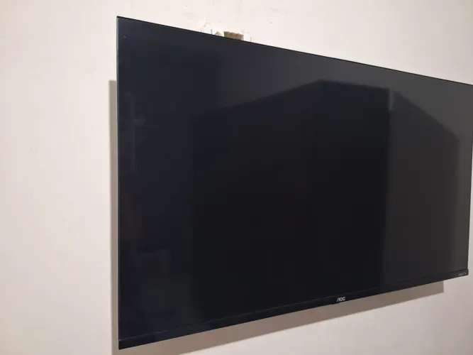 Tv . Roku 40 polegadas três meses de uso.