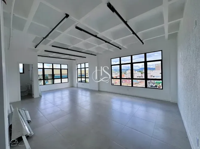 Sala comercial a venda, 45m², Centro Empresarial ALM, Pagani - Palhoça - SC