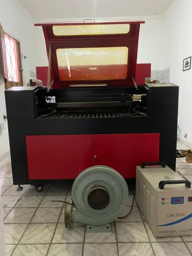 Máquina de corte a laser