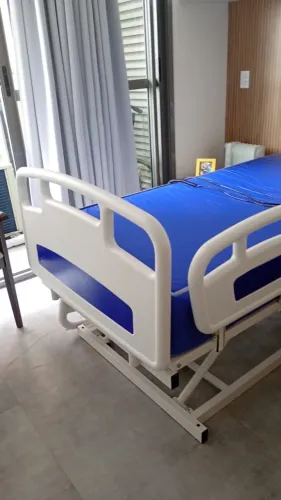 Cama hospitalar com controle remoto .