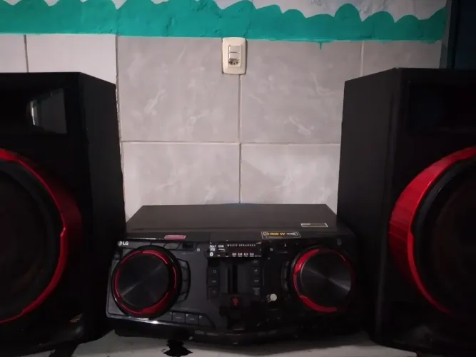 Som LG 1800w