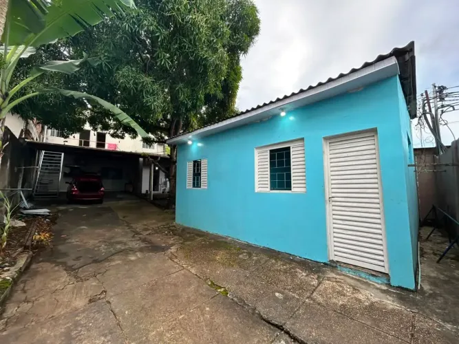 Kitnet pra Locação no Bairro Parque Dez sendo 1 quarto!