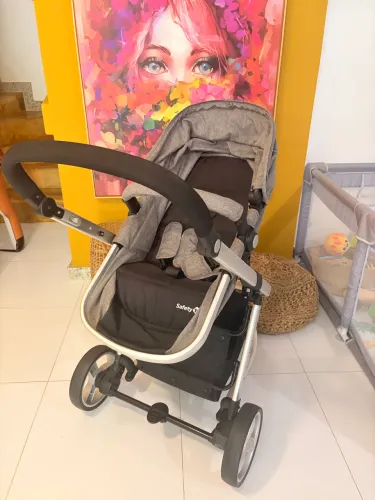 Carrinho de Bebê e Bebê Conforto Travel System Safety Mobi