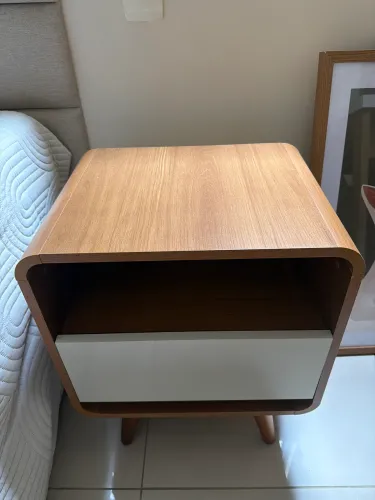 Mesinha de cabeceira 