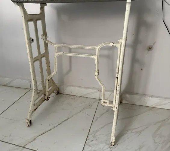 Pé de máquina de ferro