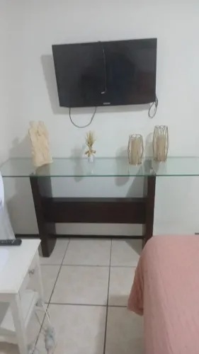 PARADOR / CONSOLE EM MADEIRA MACIÇA + TAMPO DE VIDRO E SEM ARRANHÕES.