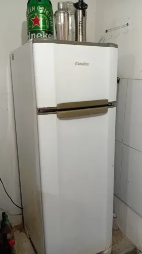 Geladeira Esmaltec