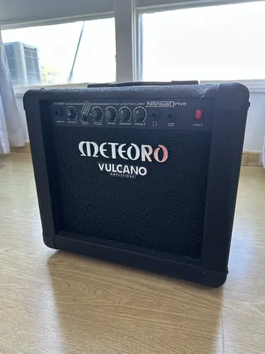 Amplificador Meteoro Nitrous Drive 15