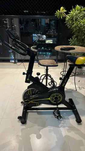 Bicicleta Ergométrica Spinning Pelegrin PEL-2311 em excelente estado de conservação
