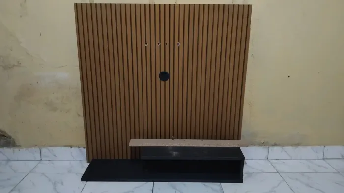 PAINEL DE TV EM OTIMO ESTADO DE CONSERVAÇÃO PRA VENDER LOGO