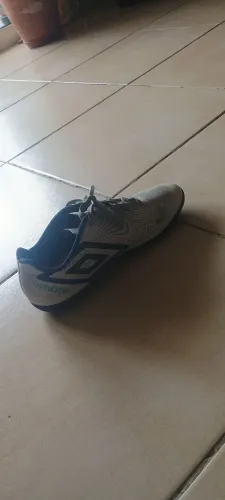 Chuteira Umbro Orbit oficial e seminovo.(ACEITO OFERTA).