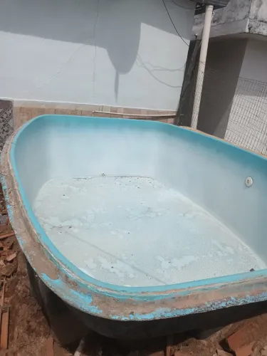 Vendo piscina 10 mil litros 2.50 X 3.50 por um metro profundidade 