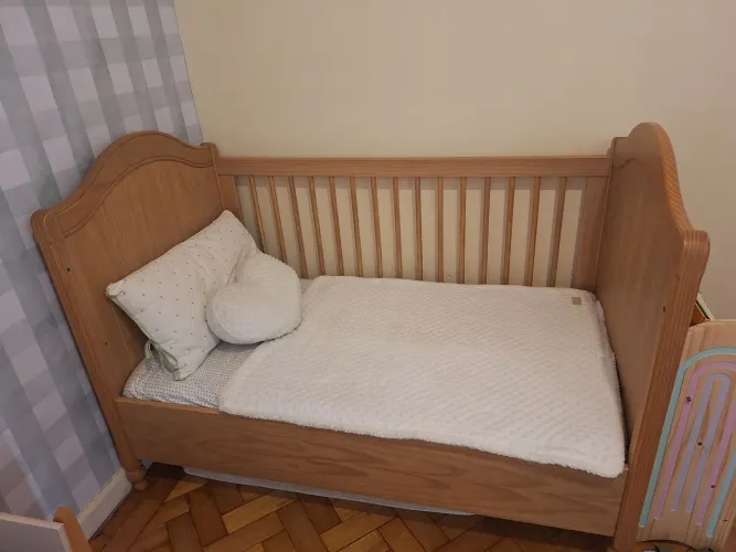 Berço/cama de alto padrão - Quarter Peroba (com colchão Ortobom)