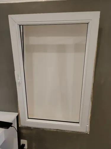 Janela de PVC modelo oscilo batente 