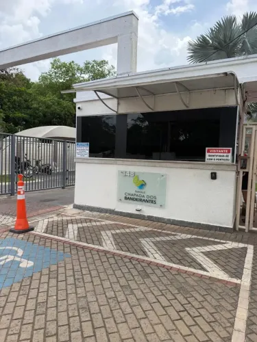 APARTAMENTO 2 QUARTOS, C/ ARMÁRIOS E VENTILADOR TETO, COND. CHAP BANDEIRANTES, PROX PONTE