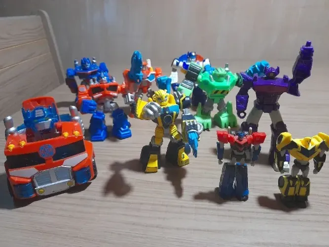 Coleção de Bonecos Transformes 