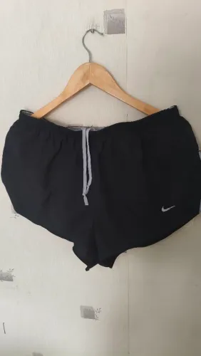 NIKE SHORTS TAM L (G)125,00<br>ALTURA 30cm<br>CINTURA até 54cm<br>Forrado<br>Com bolsos interno