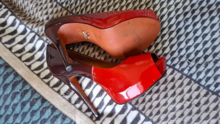 Sapato vermelho da marca Carrano - semi novo