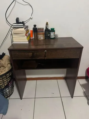 Escrivaninha compacta