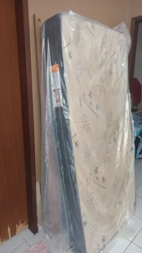 Vendo cama de solteiro com colchão 