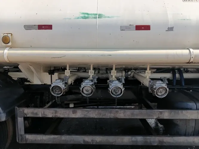 Tanque Transporte de combustível 16 mil litros 4 bocas de 4.