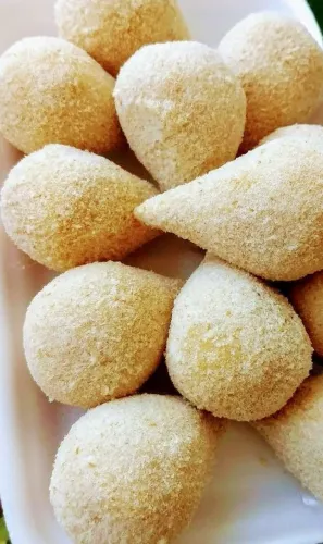 Salgados para revenda/cento de brigadeiro/salgadinho de festa/empada/canudinhos