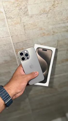 iPhone 15 Pro 256GB - 85% Bateria - Titanium Natural 