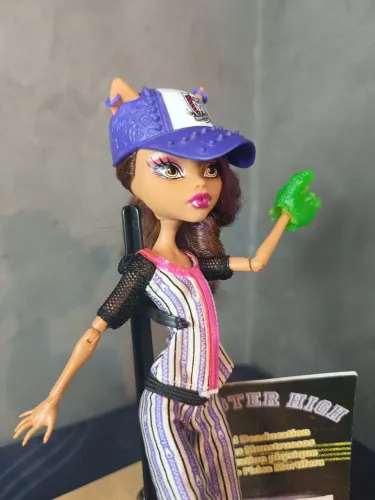 MONSTER HIGH - CLAWDEEN - GHOULS SPORTS