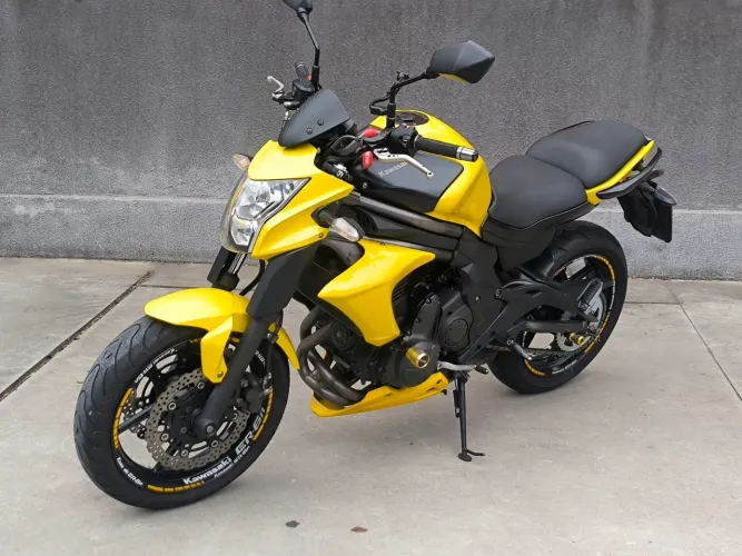 Moto Kawasaki ER6N 650cc - 2013