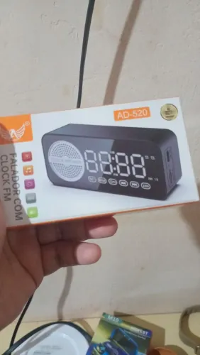 Relógio digital, rádio, caixa de som BT