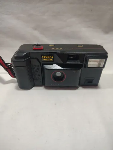 Câmera Yashica MD-35 ( Não Funciona )