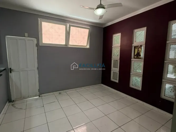 Vendo Casa no São Francisco, Ampla com 4 Quartos Próxima à Av. Carvalho Leal-Manaus/AM