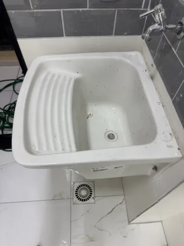 Tanque de louça marca Roca 31 litro branco .