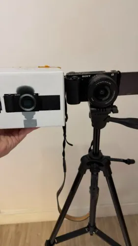 Sony ZV-E10 4K + Lente 16-50mm + Tripé + Baterias Extras | Caixa e Nota Fiscal