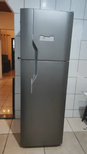Geladeira Electrolux 371 litros semi- nova