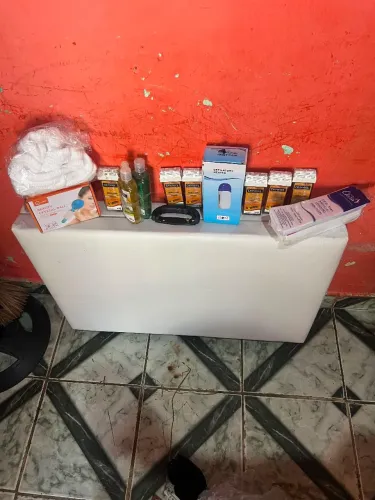 Uma maca de depilação tipo mala