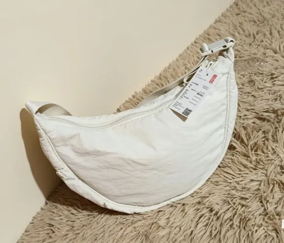 Bolsa uniqlo branca 
