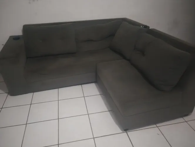 Sofá em L, usado, conservado por um bom preço 
